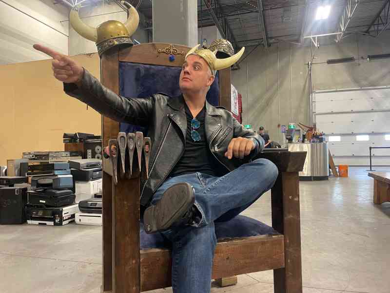 Axe Monkeys Smash Room