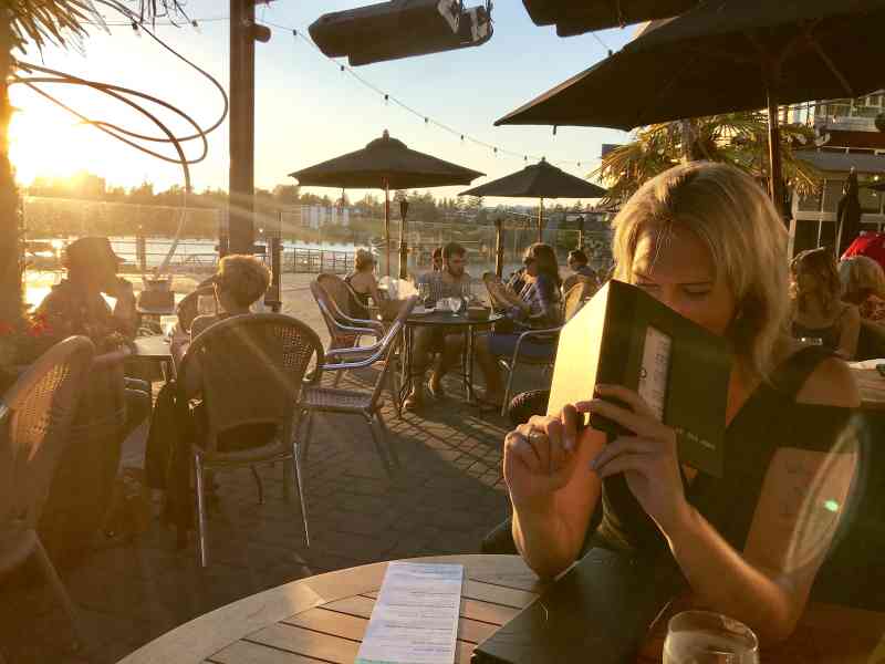 Glo Restaurant + Lounge