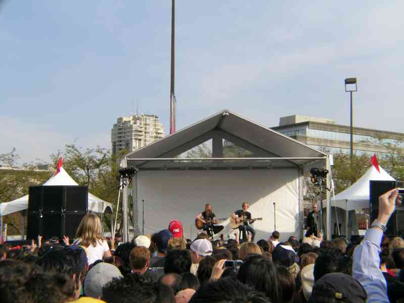 Avril Lavigne @ Metrotown